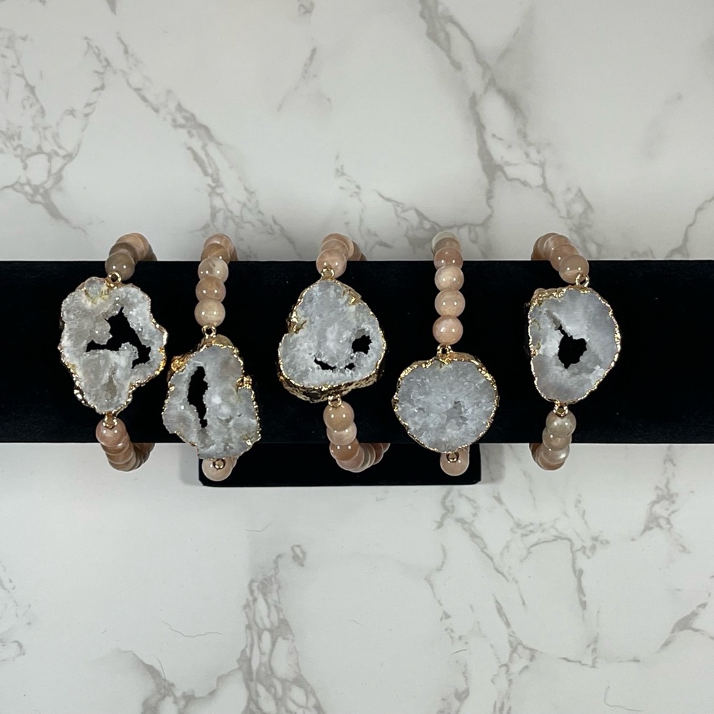 Peach Moonstone with Druzy Agate. Crystal stretch bracelet